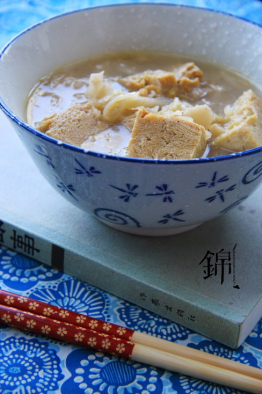 酸菜炖冻豆腐的做法