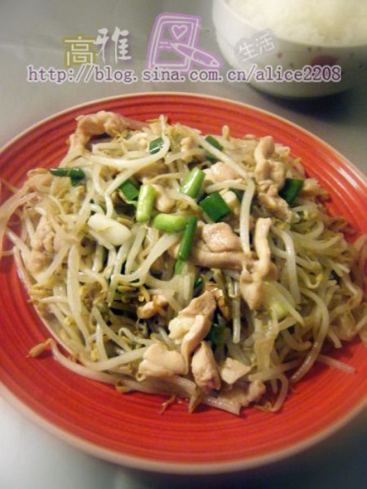 绿豆芽炒鸡肉的做法