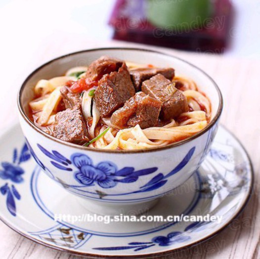 西红柿牛肉面的做法
