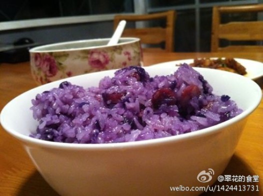 紫甘蓝(卷心菜)腊肠菜饭的做法