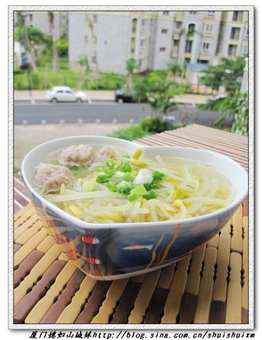 豆芽丸子汤的做法