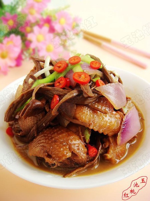 茶树菇烧鸡块的做法