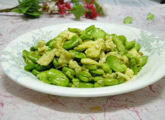蚕豆炒蛋的做法