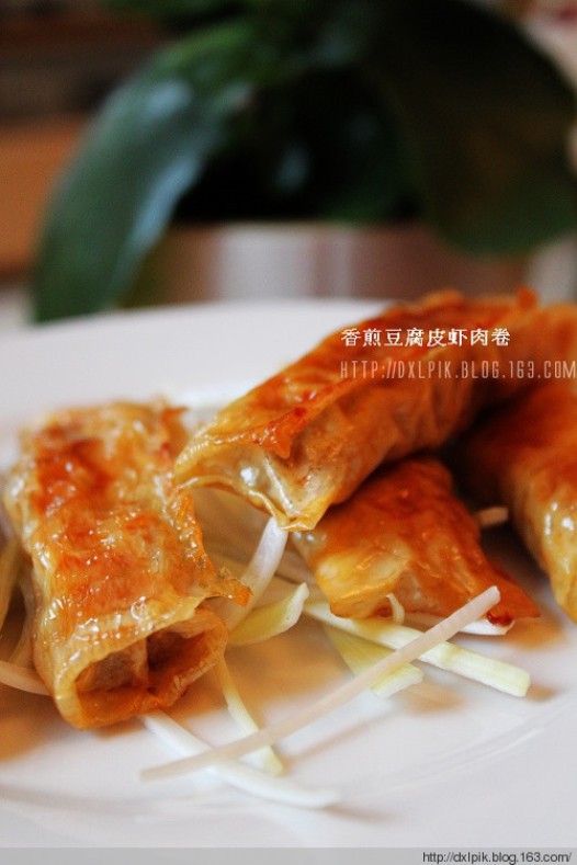 香煎豆腐皮虾肉卷的做法