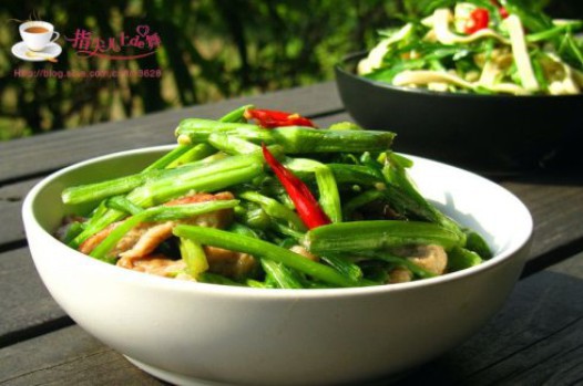 芹菜肉丝的做法