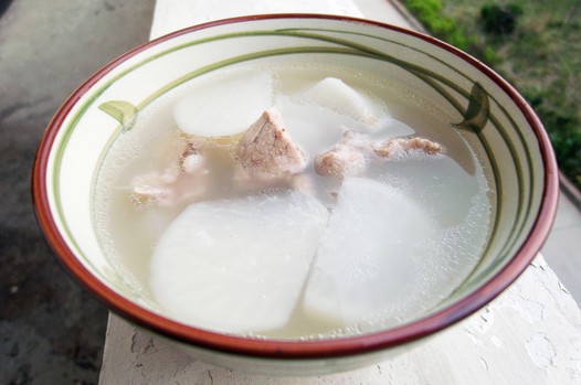 萝卜炖排骨的做法