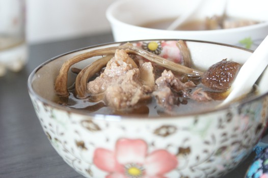 茶树菇大骨汤的做法