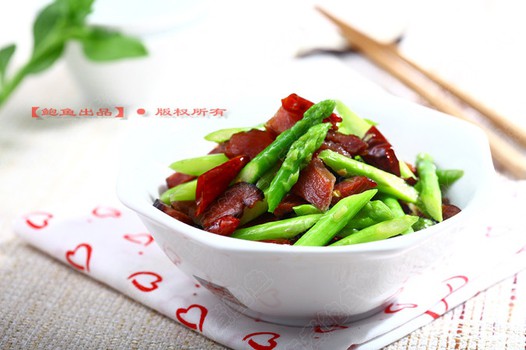 腊肉炒芦笋的做法