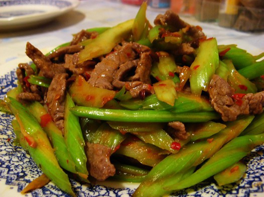 芹菜炒牛肉的做法