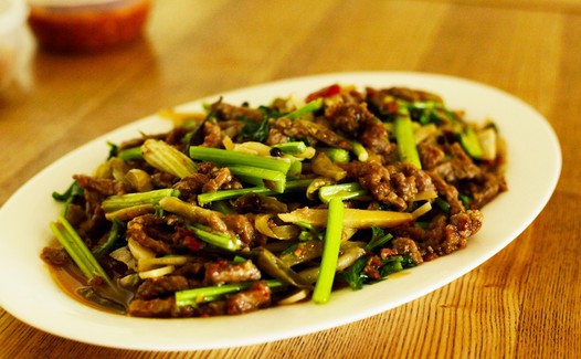 芹菜泡椒牛肉丝的做法