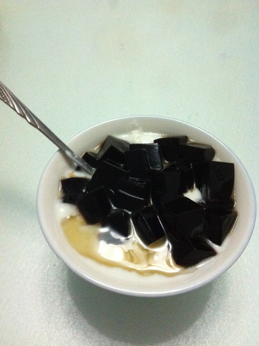 蜂蜜龟苓膏酸奶的做法