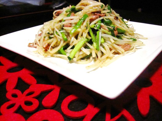 土豆丝炒韭菜的做法