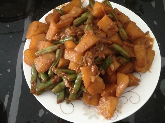 土豆闷芸豆的做法