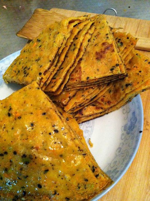 鸡蛋胡萝卜芝麻小煎饼的做法