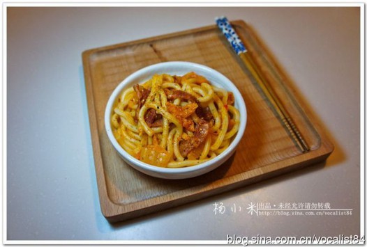 日式泡菜培根炒乌冬面的做法