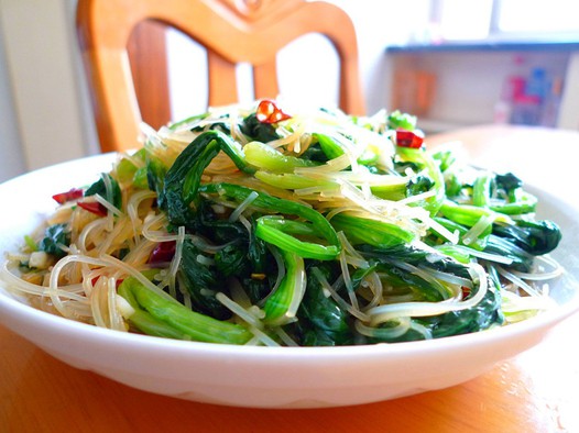 粉丝拌菠菜的做法