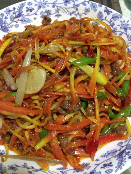 胡萝卜炒牛肉丝的做法