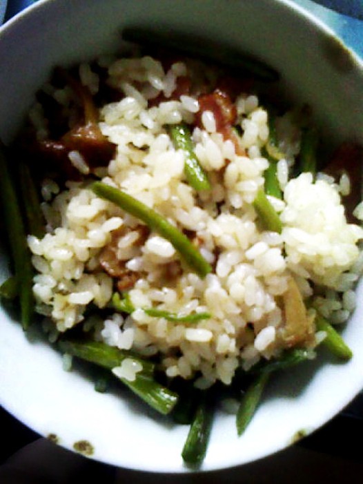 蒜苔腊肉炒饭+蛋的做法