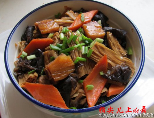 腐竹木耳咸鱼煲的做法