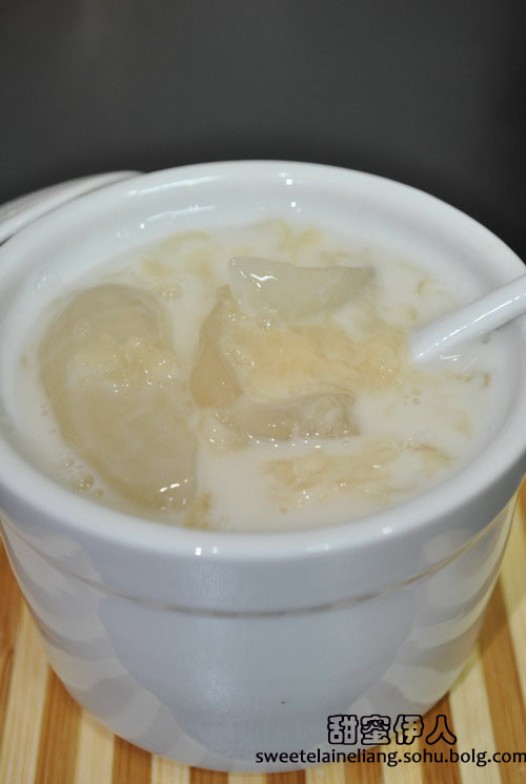 椰汁银耳海底椰的做法