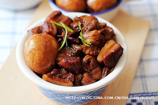豆结卤蛋红烧肉的做法