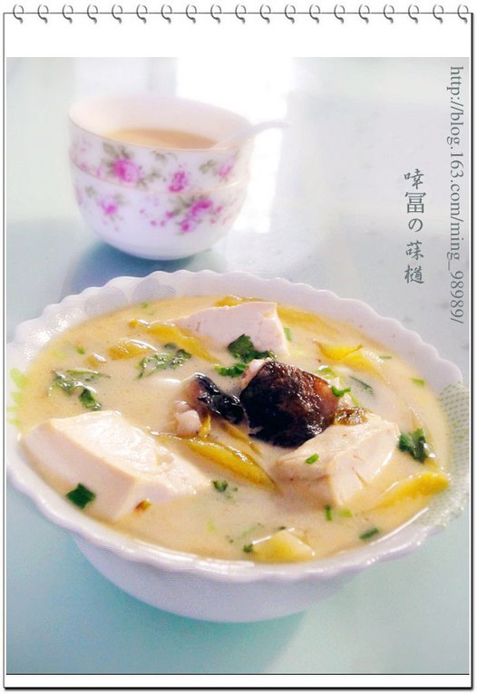酸菜鱼头炖豆腐的做法