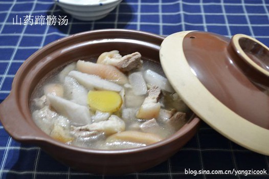 山药蹄髈汤的做法