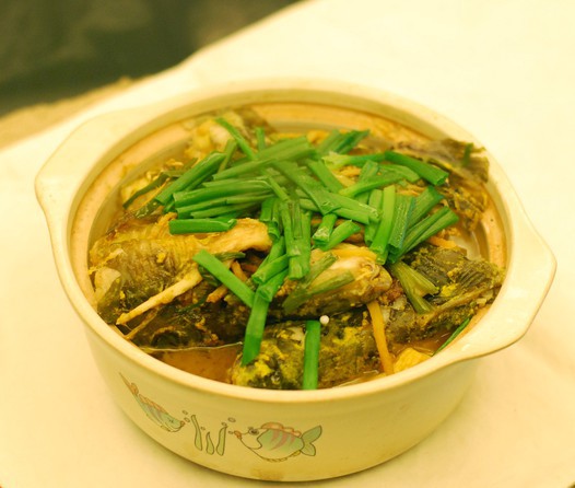 黄骨鱼焖豆腐的做法