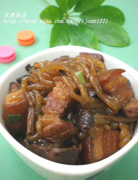 猪肉茶树菇炖粉条的做法