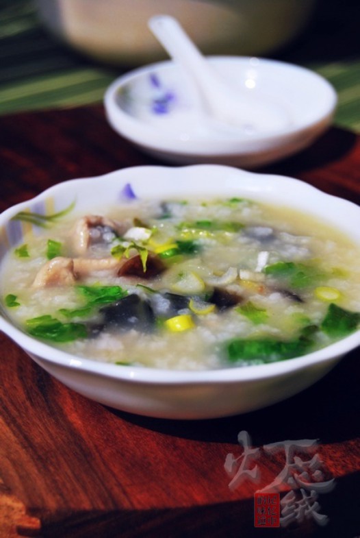 皮蛋瘦肉粥的做法