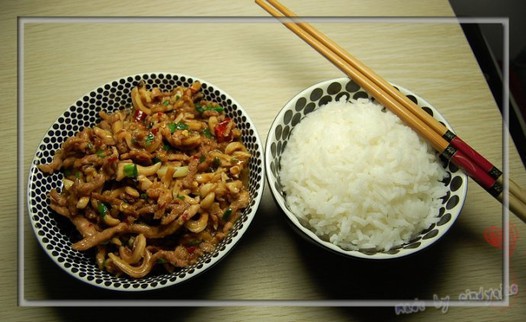墨鱼炒肉的做法