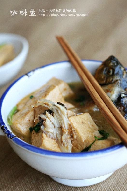 酱焖鲫鱼豆腐的做法