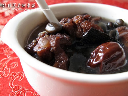 杜仲黑豆排骨汤的做法