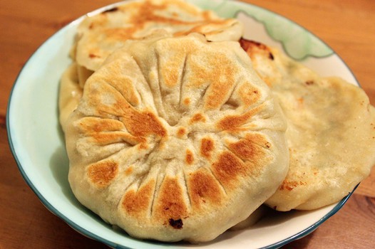 韭菜猪肉鲜虾馅饼的做法