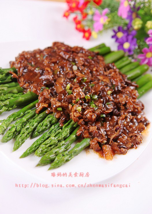 酱烧牛肉末芦笋的做法
