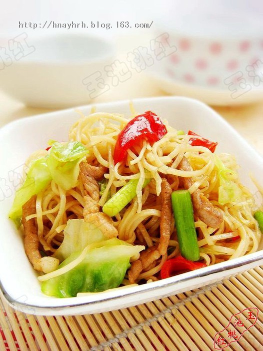 蒜苔肉丝炒面的做法