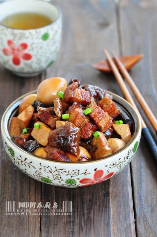 豆干蘑菇小炖肉的做法