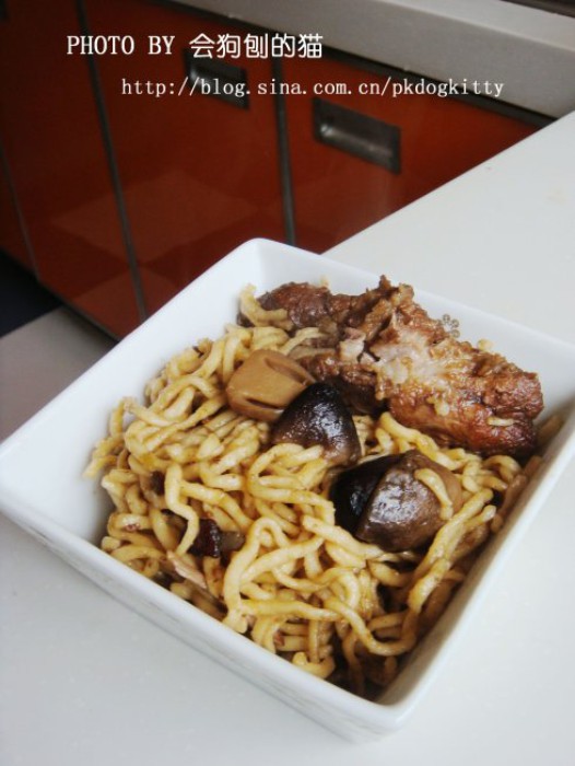 菌菇豆角排骨焖面的做法