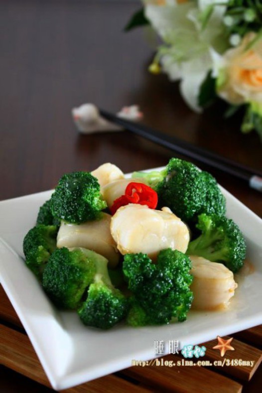 汆烫西兰花的做法