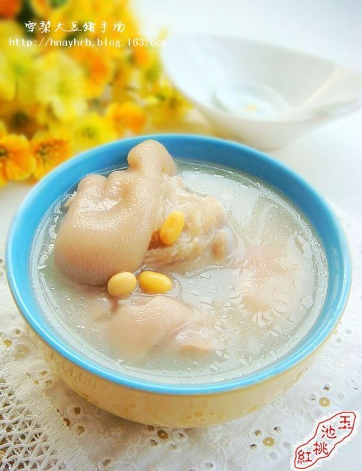 雪梨黄豆猪手汤的做法