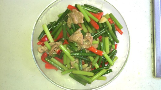 蒜苔肉片的做法