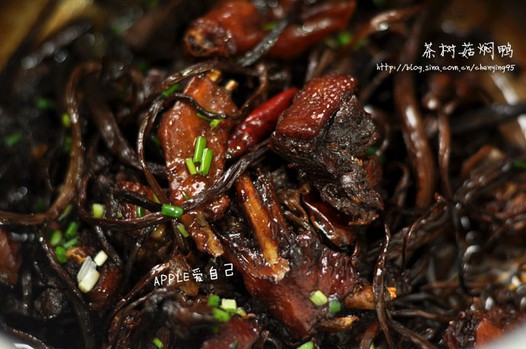 茶树菇焖鸭的做法