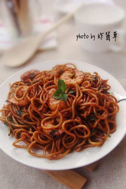 香椿虾仁炒面的做法