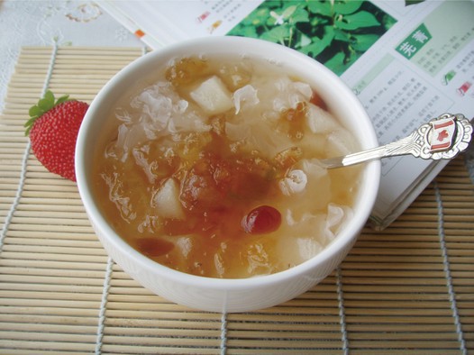 桃胶蔓越莓糖水的做法