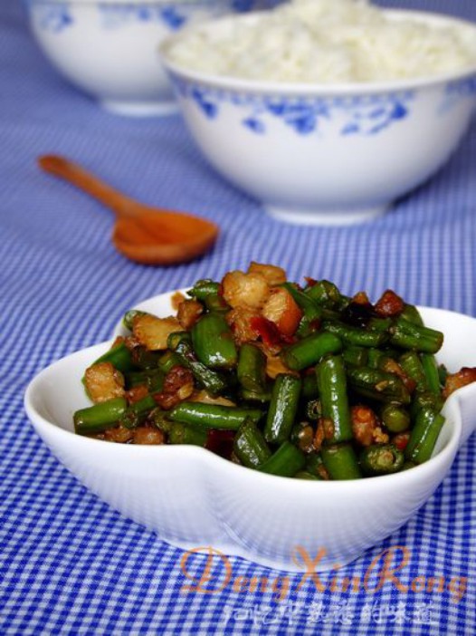 肉丁炒豇豆的做法