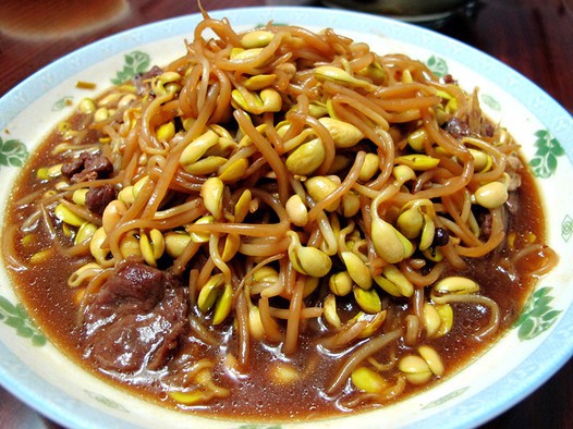 黄豆芽炖肉的做法