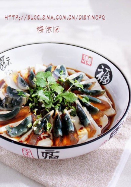 香菜皮蛋豆腐的做法