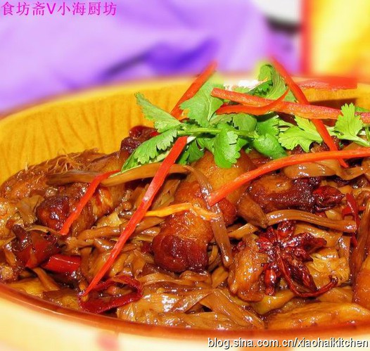 黄花菜焖肉的做法