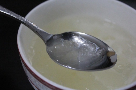 冰渣银耳汤的做法
