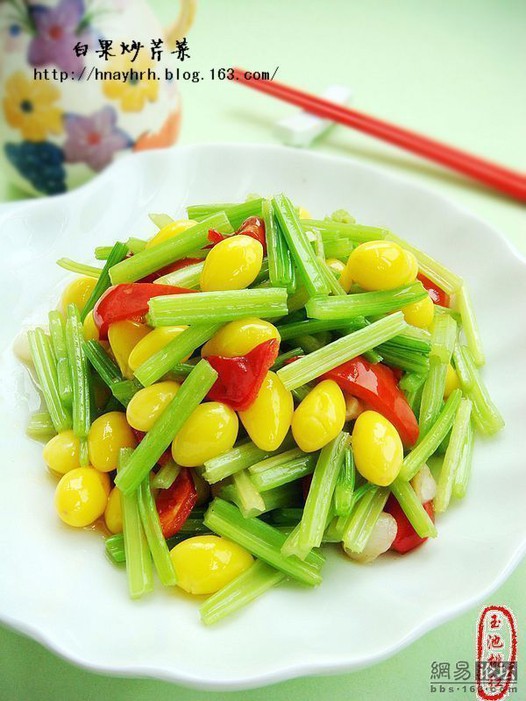 白果炒芹菜的做法
